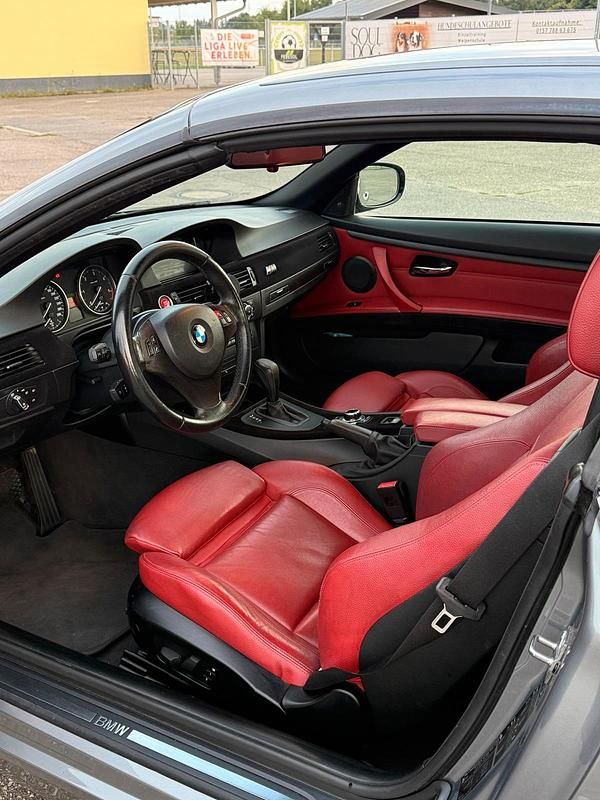 Gebraucht BMW 330 Cabriolet 244 PS (179 kW) 2010 Silber Cabrio