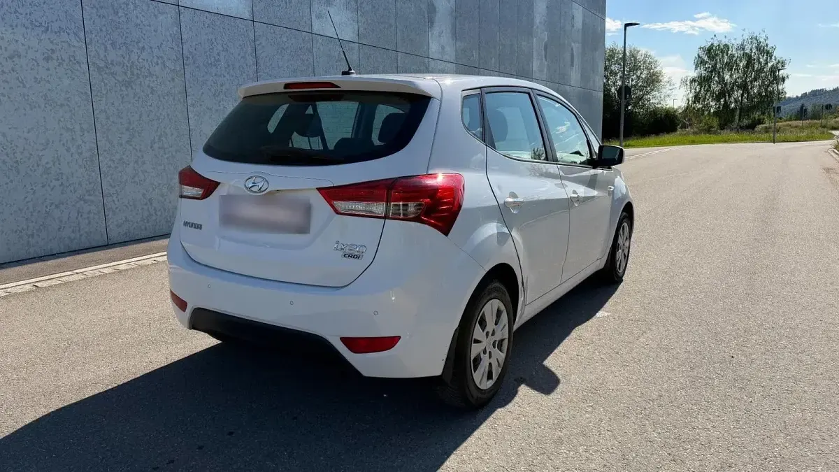 Gebraucht Hyundai ix20 90 PS (66 kW) 2014 Weiß Kleinwagen