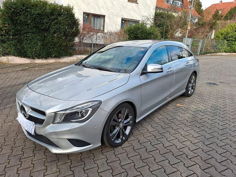 Silber Gebraucht 2015 Mercedes CLA220 Shooting Brake Kombi | 16.000 € (Fairer Preis) - Bild 1/4