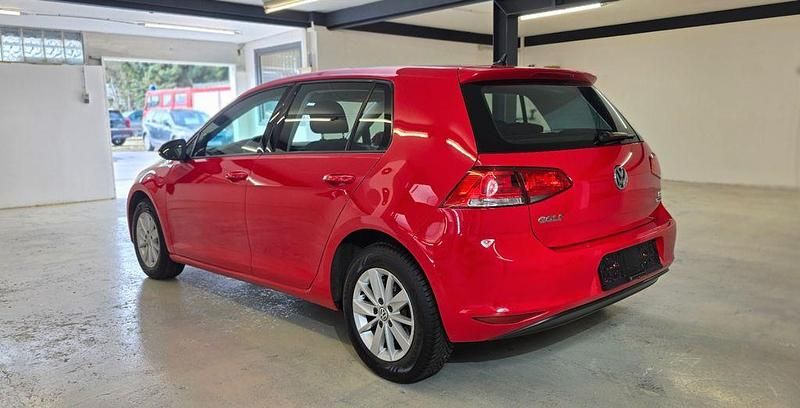 Gebraucht VW Golf VII 86 PS (63 kW) 2017 Rot Limousine