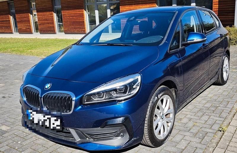 Blau Gebraucht 2020 BMW 225 Active Tourer iPerformance Van / Kleinbus | 15.300 € (Superpreis) - Bild 1/4