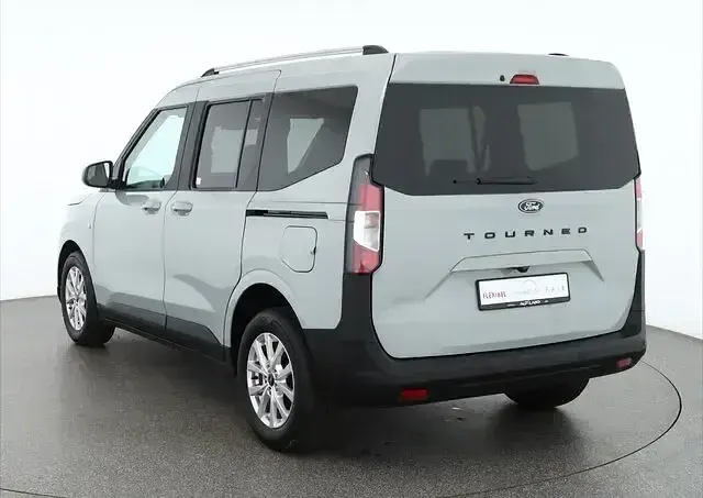 Neu Ford Tourneo Courier Titanium 125 PS (91 kW) 2026 Andere Van / Kleinbus
