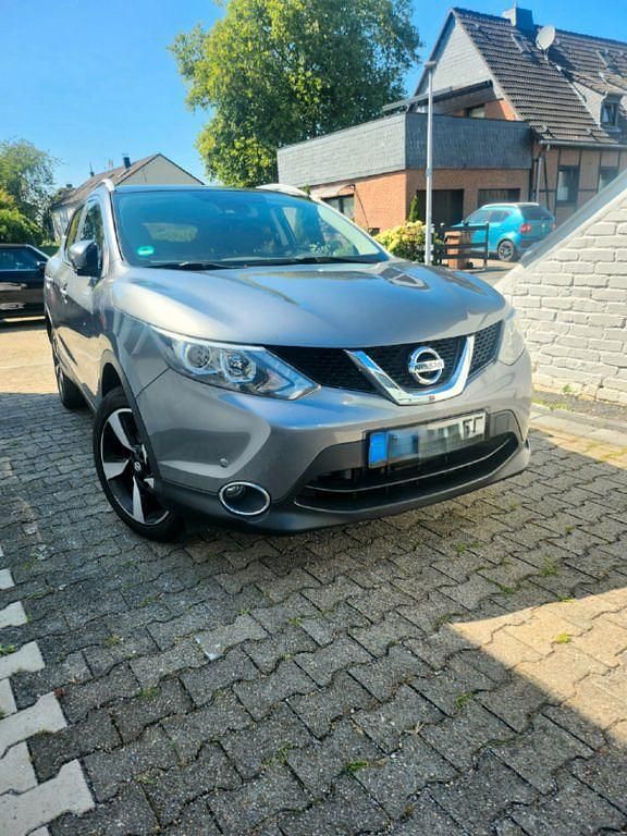 Grau Gebraucht 2017 Nissan Qashqai Acenta SUV | 10.950 € (Superpreis) - Bild 1/4