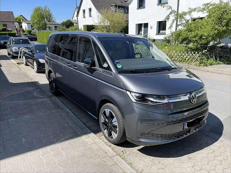 Usata VW Multivan 204 CV (150 kW) 2023 Grigio Monovolume