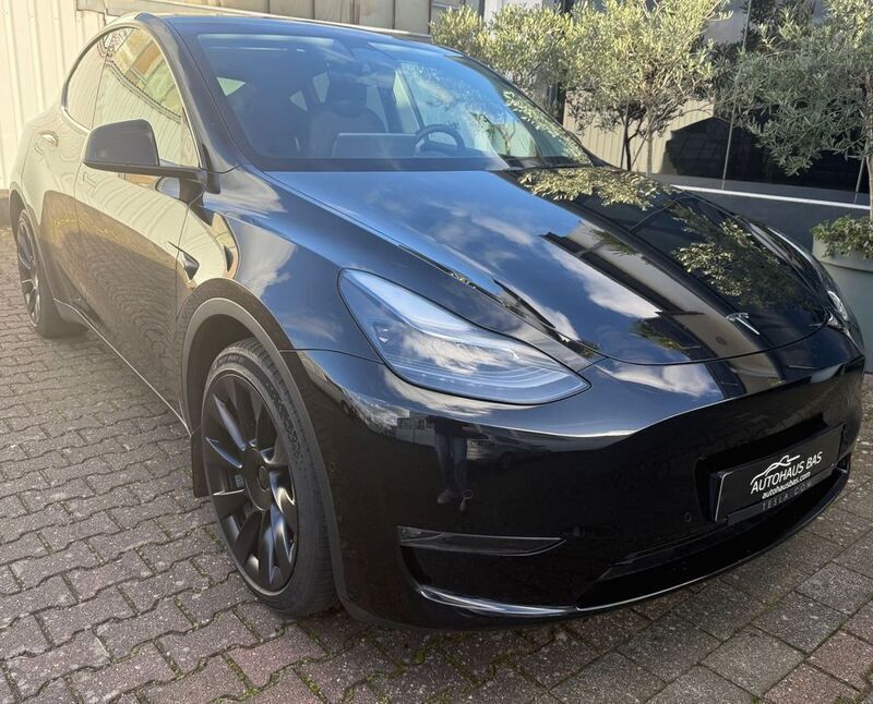 Solid black Gebraucht 2023 Tesla Model Y Long Range SUV | 38.650 € (Fairer Preis) - Bild 1/4