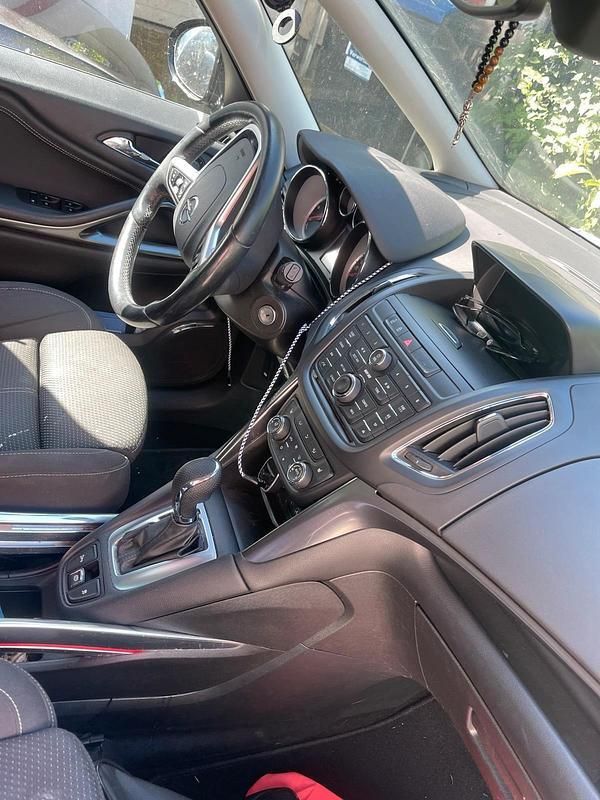 Braun Gebraucht 2012 Opel Zafira Van / Kleinbus | 5.000 € (Etwas zu teuer) - Bild 1/4