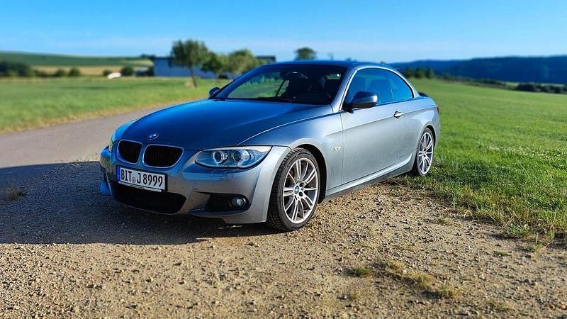 Grau Gebraucht 2011 BMW 318 Cabriolet M Sport Cabrio | 12.200 € (Guter Preis) - Bild 1/4