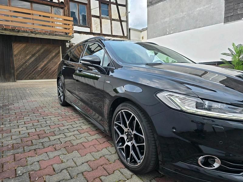 Gebraucht Ford Mondeo ST-Line 211 PS (155 kW) 2018 Schwarz Kombi