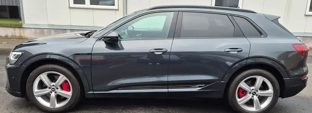 Gebraucht Audi e-tron Sport 250 kW (340 PS) 2023 Grau SUV