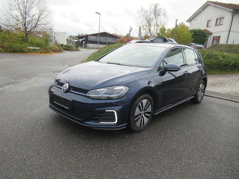 Blau Gebraucht 2017 VW Golf VII GTE Limousine | 17.990 € (Etwas zu teuer) - Bild 1/4