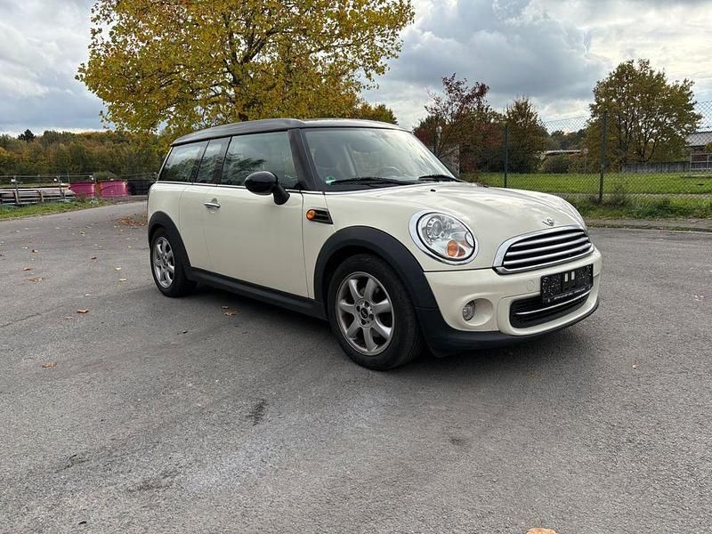 Weiß Gebraucht 2012 Mini Cooper Clubman Kombi | 4.900 € (Fairer Preis) - Bild 1/4
