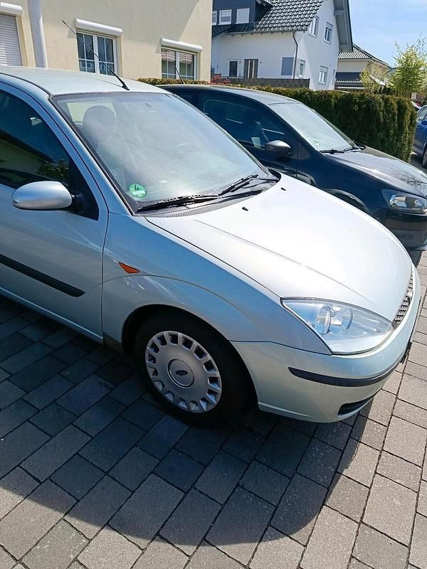 Second-hand Ford Focus 100 CP (73 kW) 2004 Albastru Break