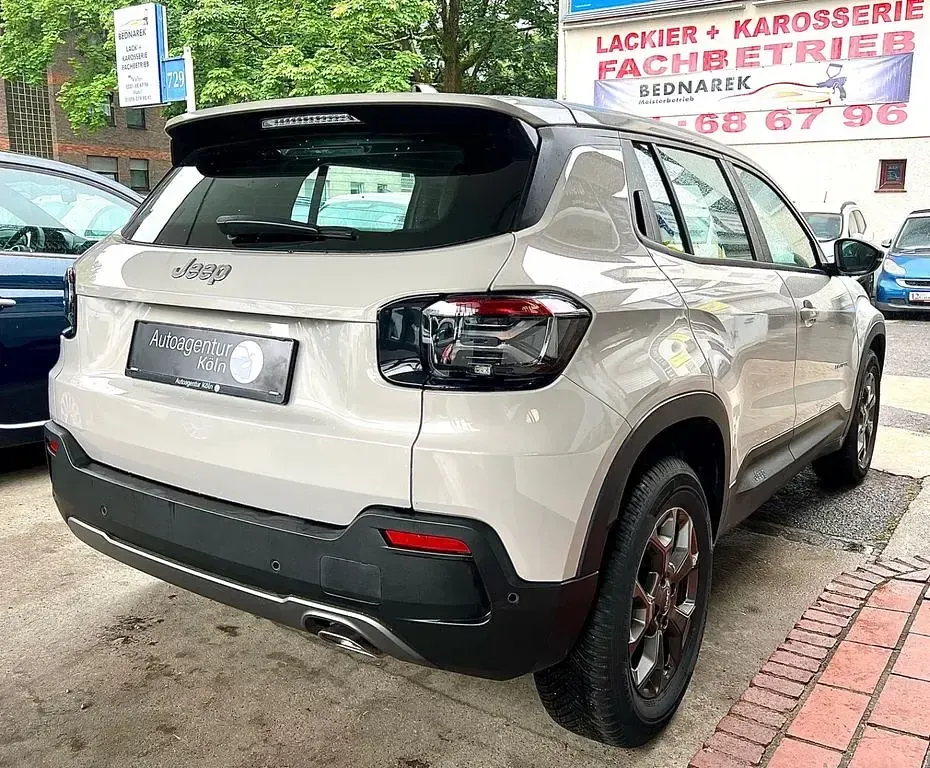 Gebraucht Jeep Avenger 101 PS (74 kW) 2024 Grau SUV