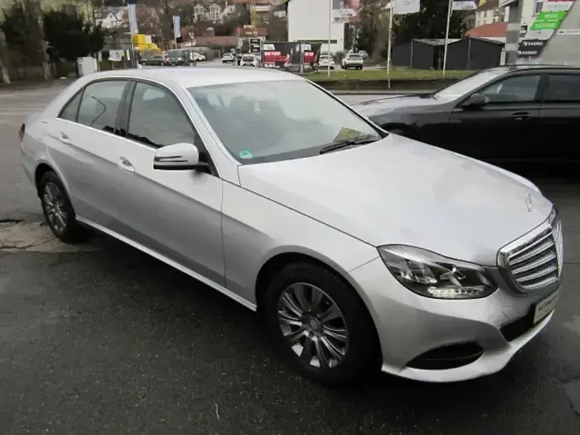 Gebraucht Mercedes E220 170 PS (125 kW) 2014 Iridiumsilber (metallic) Limousine