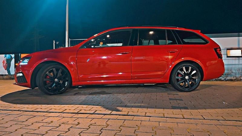Rot Gebraucht 2018 Skoda Octavia vRS Kombi | 16.400 € (Etwas zu teuer) - Bild 1/4