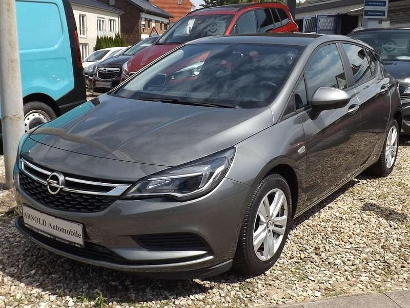 Grau Gebraucht 2017 Opel Astra Edition Kleinwagen | 12.350 € (Fairer Preis) - Bild 1/4