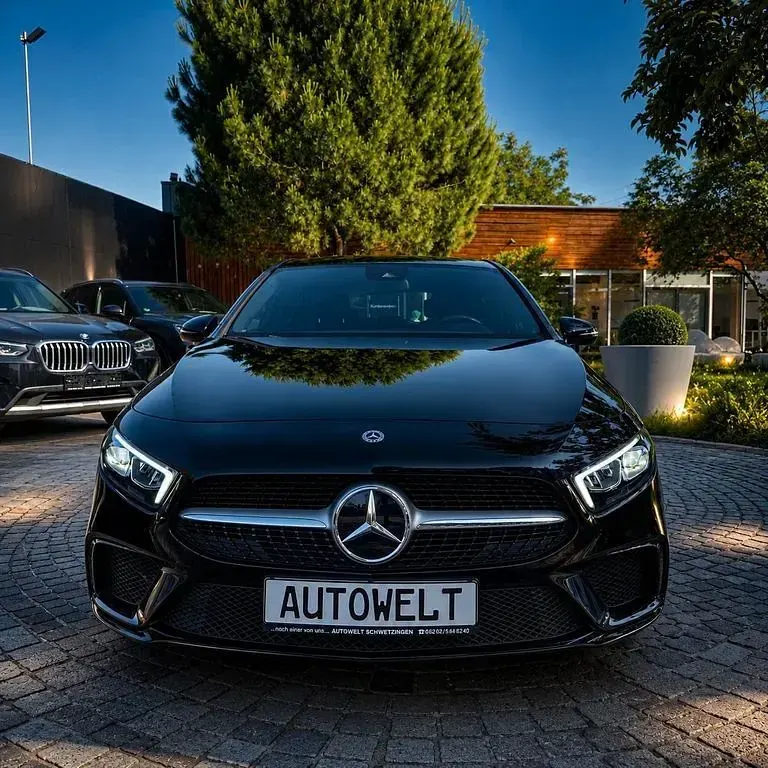 Gebraucht Mercedes A180 136 PS (100 kW) 2022 Schwarz Limousine