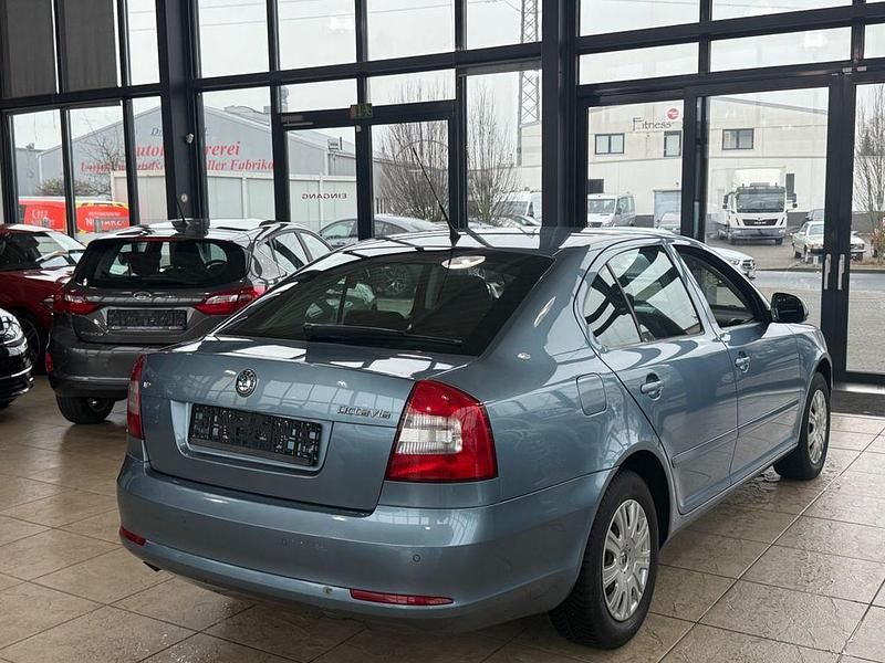 Gebraucht Skoda Octavia Ambiente 102 PS (75 kW) 2009 Grau Limousine