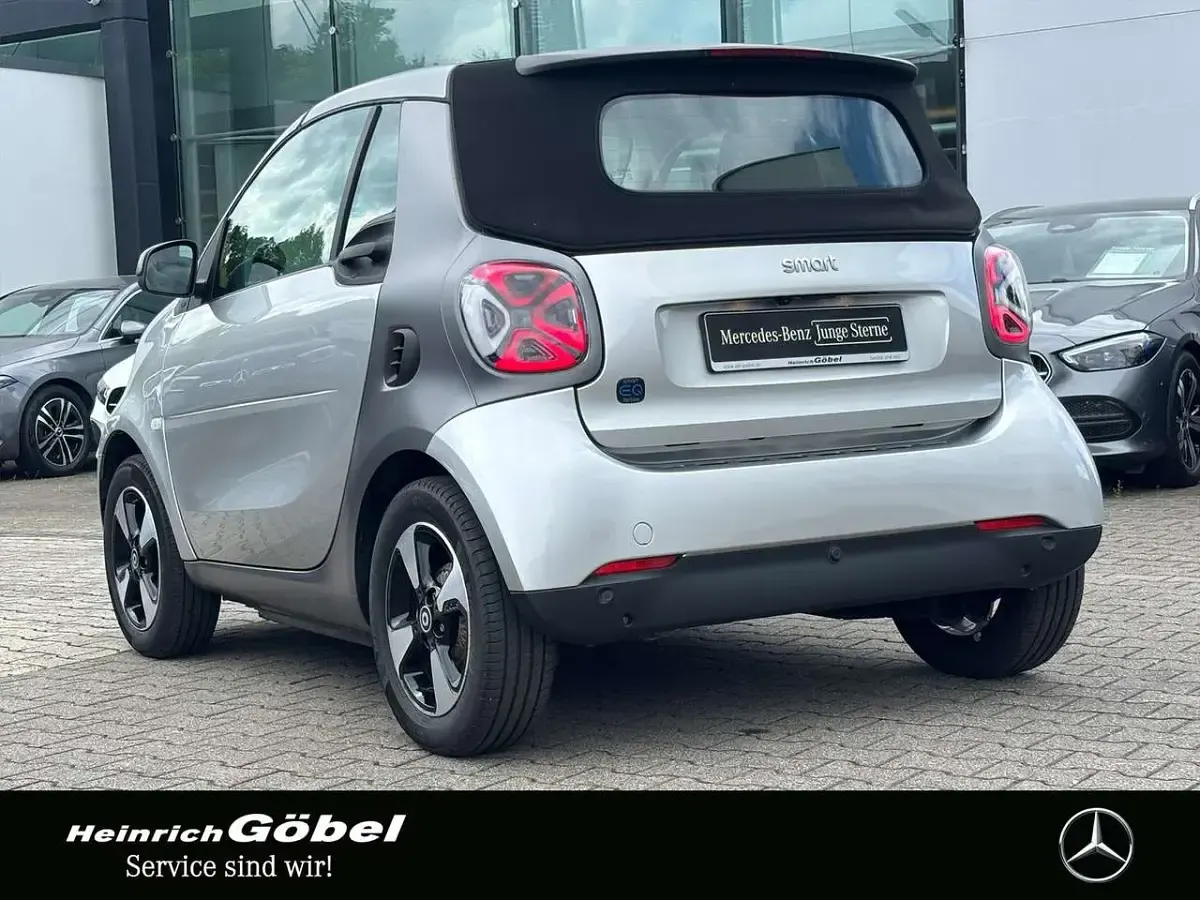 Gebraucht Smart ForTwo Electric Drive Passion 60 kW (82 PS) 2024 Bodypanels in cool silver (met Cabrio