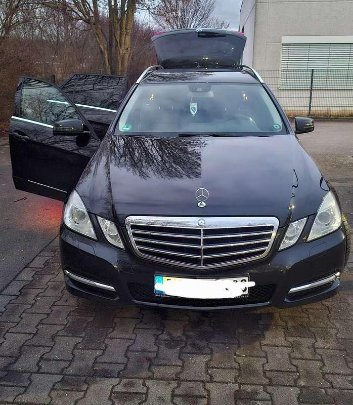 Gebraucht Mercedes E200 Avantgarde 136 PS (100 kW) 2011 Schwarz Kombi