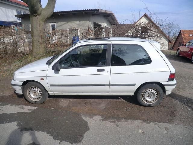 Gebraucht Renault Clio 54 PS (39 kW) 1993 Weiß Kleinwagen