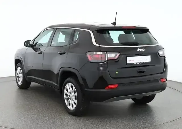 Gebraucht Jeep Compass Altitude 131 PS (96 kW) 2024 Black clear coat SUV