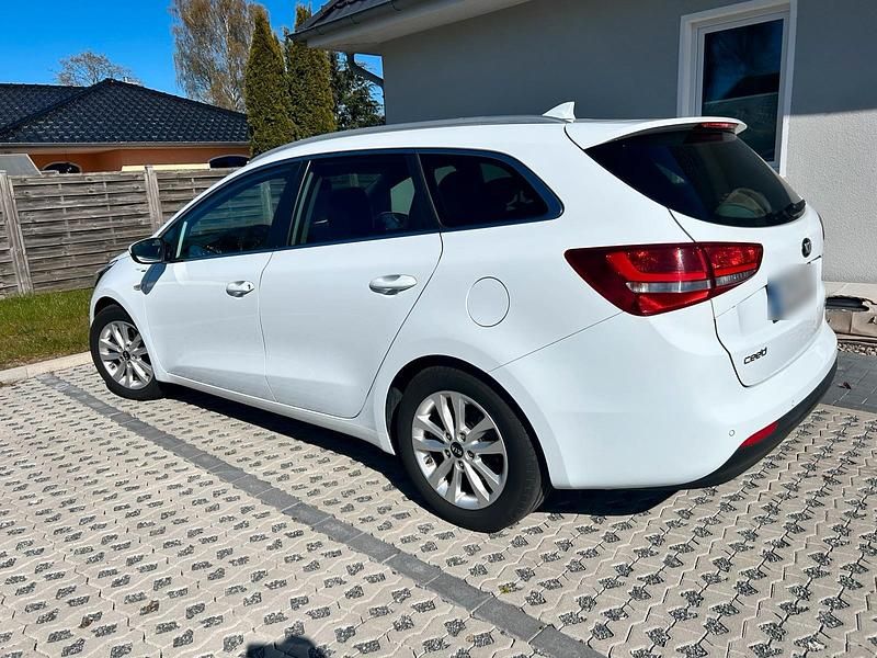 Gebraucht Kia Ceed 110 PS (80 kW) 2017 Weiß Kleinwagen