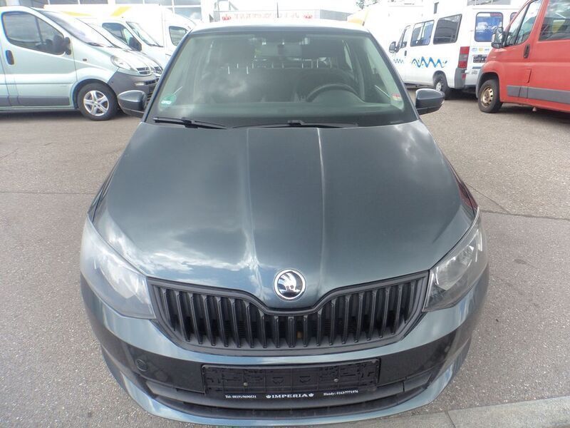 Grau Gebraucht 2015 Skoda Fabia Active Limousine | 6.499 € (Fairer Preis) - Bild 1/4