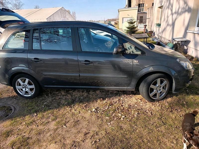 Gebraucht Opel Zafira 85 PS (62 kW) 2015 Grau Van / Kleinbus