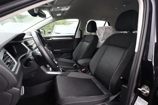 Gebraucht VW T-Roc Active 150 PS (110 kW) 2021 Deep black perleffekt deep black perleffekt SUV