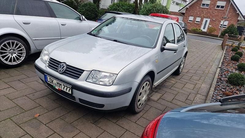 Gebraucht VW Bora Trendline 101 PS (74 kW) 1998 Silber Limousine