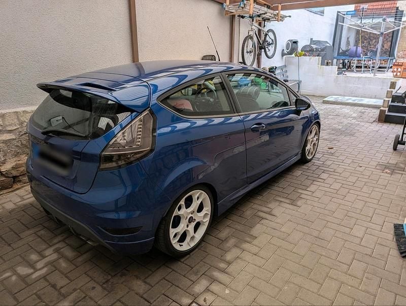Gebraucht Ford Fiesta 136 PS (100 kW) 2011 Blau Kleinwagen