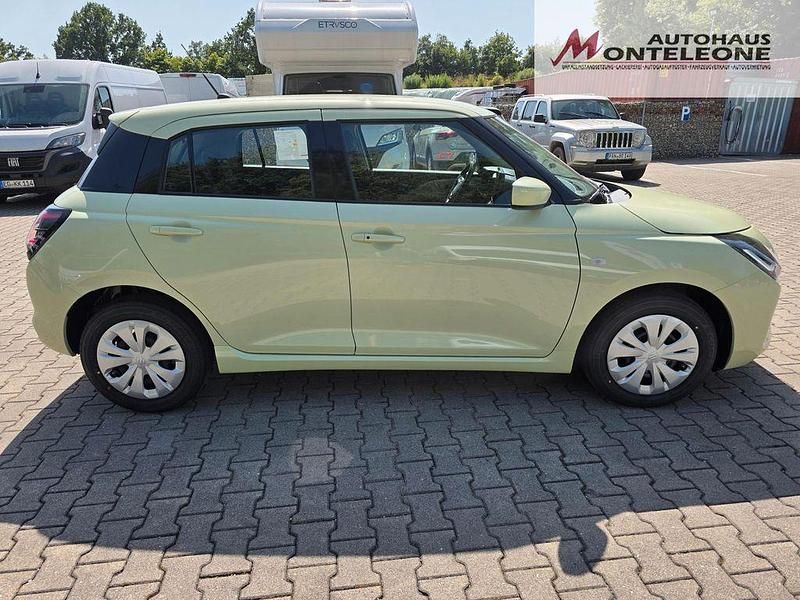 Neu Suzuki Swift Club 83 PS (61 kW) 2025 Gelb Kleinwagen