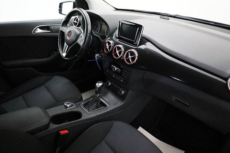 Gebraucht Mercedes B180 128 PS (94 kW) 2014 Schwarz Van / Kleinbus