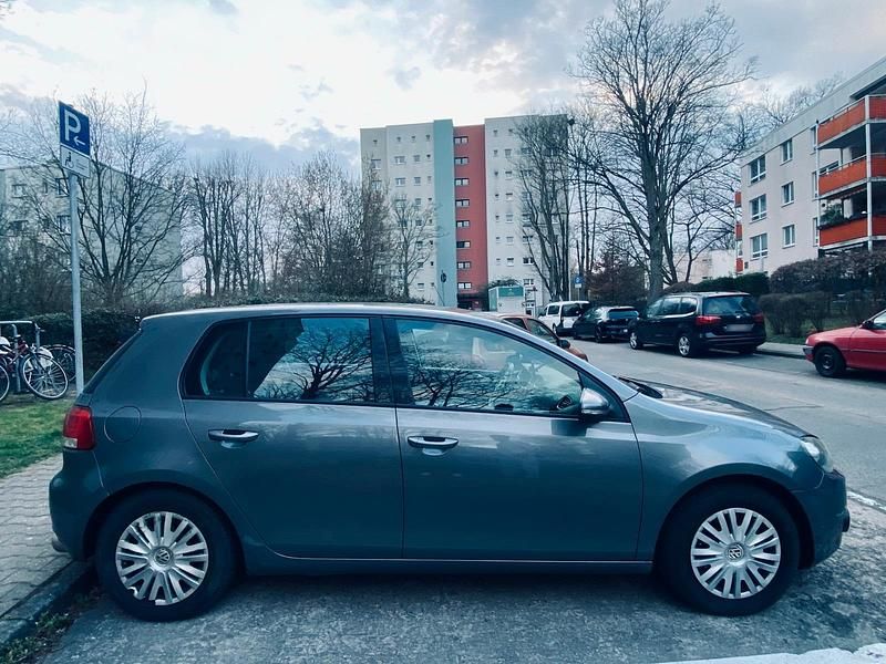 Gebraucht VW Golf VI 102 PS (75 kW) 2009 Grau Kleinwagen