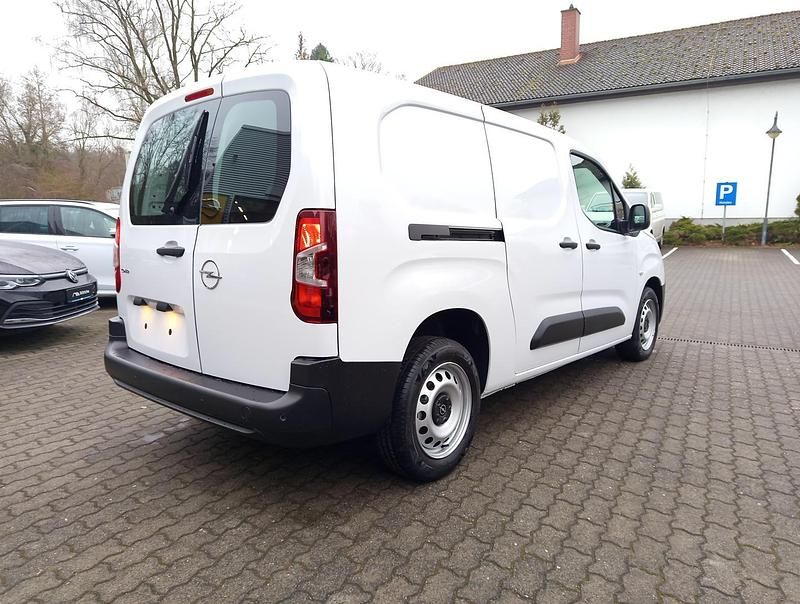 Neu Opel Combo 131 PS (96 kW) 2025 Lackierung weiss icy/typ aussenverkleidung spiegel flach standard Kombi