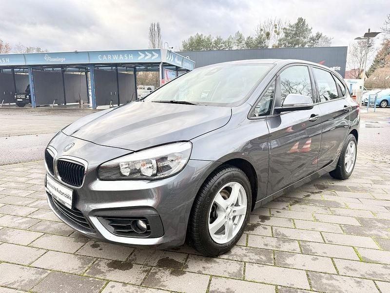 Grau Gebraucht 2017 BMW 218 Active Tourer Advantage Van / Kleinbus | 11.299 € (Guter Preis) - Bild 1/4