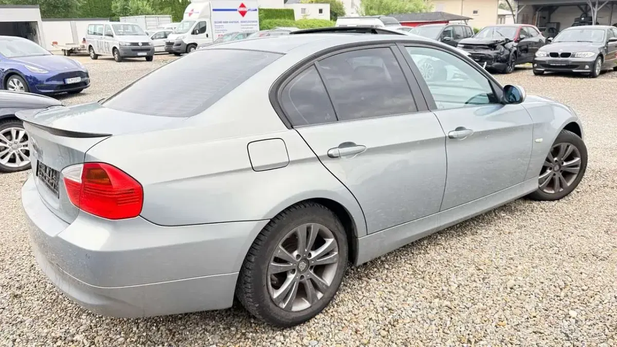 Gebraucht BMW 320 150 PS (110 kW) 2006 Arktis Limousine