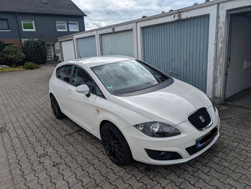 Weiß Gebraucht 2013 Seat Leon Copa Limousine | 5.990 € (Guter Preis) - Bild 1/4