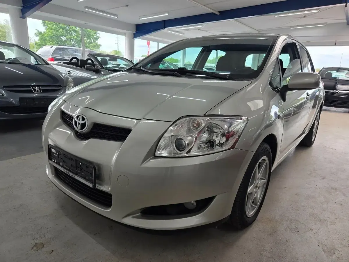Gebraucht Toyota Auris Team 124 PS (91 kW) 2008 Silber Kleinwagen