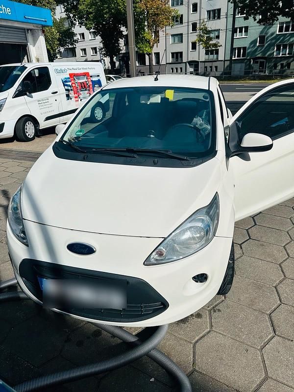 Weiß Gebraucht 2012 Ford Ka Kleinwagen | 2.599 € - Bild 1/4