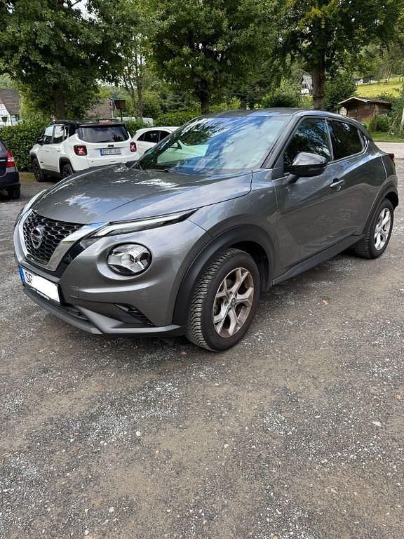 Grau Gebraucht 2020 Nissan Juke Acenta SUV | 15.000 € (Guter Preis) - Bild 1/4