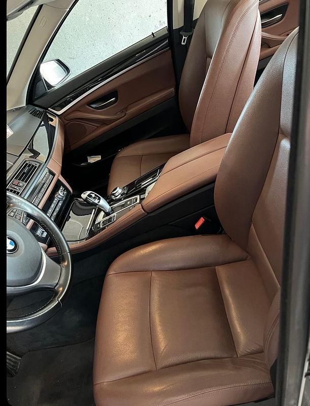 Schwarz Gebraucht 2016 BMW 520 Kombi | 13.200 € (Fairer Preis) - Bild 1/4