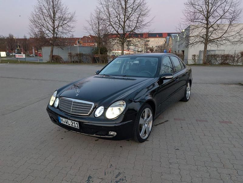 Gebraucht Mercedes E200 Classic 163 PS (119 kW) 2005 Schwarz Limousine
