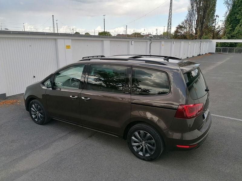 Braun Gebraucht 2016 Seat Alhambra CONNECT Van / Kleinbus | 17.700 € (Guter Preis) - Bild 1/4