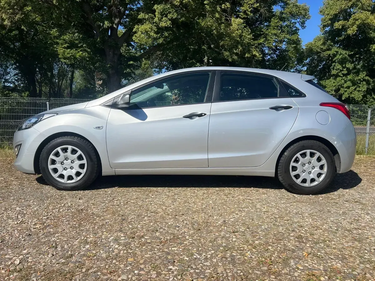 Gebraucht Hyundai i30 99 PS (72 kW) 2012 Silber Kleinwagen