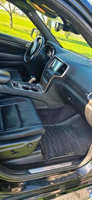 Gebraucht Jeep Grand Cherokee Overland 250 PS (183 kW) 2017 Schwarz SUV