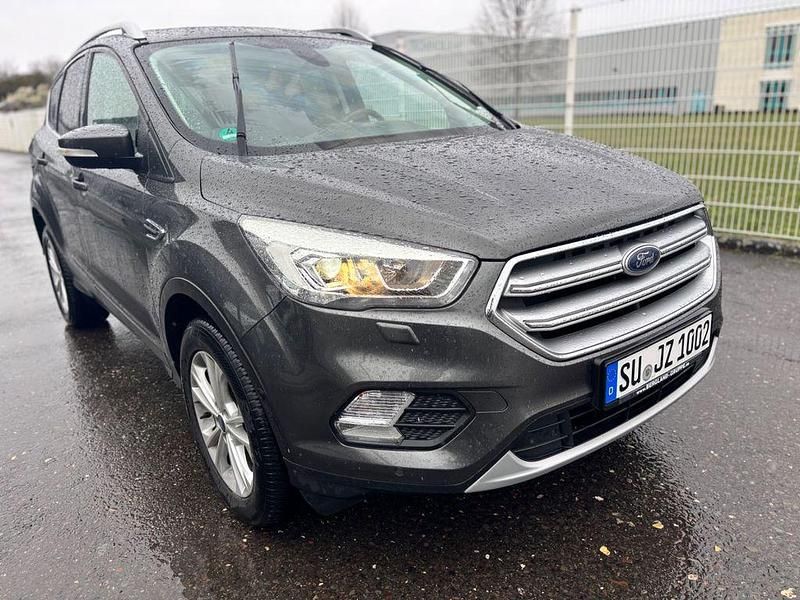 Gebraucht Ford Kuga 150 PS (110 kW) 2018 Grau SUV