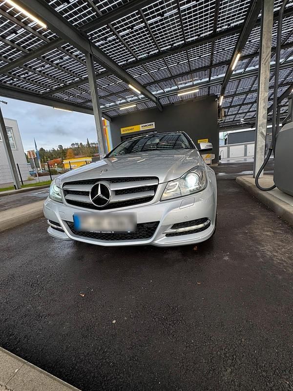Silber Gebraucht 2012 Mercedes C250 Coupé | 13.000 € (Fairer Preis) - Bild 1/4