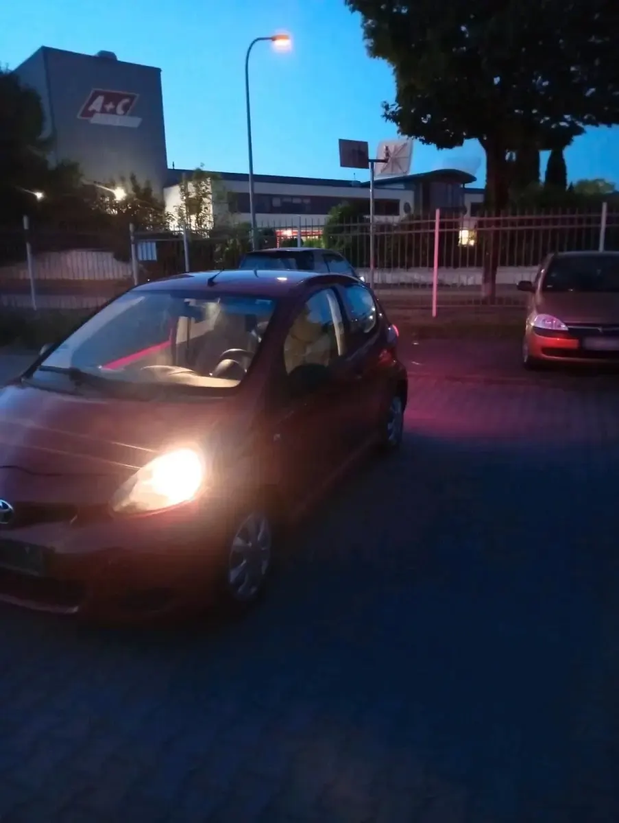 Gebraucht Toyota Aygo 68 PS (50 kW) 2010 Rot Kleinwagen